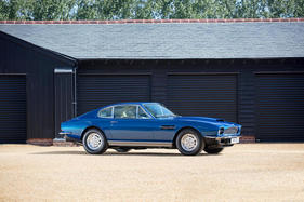 Aston Martin V8 Series 2 Sports Saloon (1972) - als Lot 215 an der Bonhams Aston Martin Versteigerung am 2. Juni 2018 angeboten