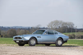 Aston Martin V8 Series 2 Sports Saloon (1972) - angeboten als Lot 203 an der Aston Martin Werksversteigerung von Bonhams am 9. Mai 2015