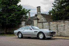 Aston Martin V8 Series 2 Sports Saloon (1973) - als Lot 241 an der Goodwood Revival Versteigerung von Bonhams am 9. September 2017