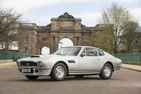 Aston Martin V8 Series 2 Sports Saloon (1973) - angeboten als Lot 246 an der Aston Martin Werksversteigerung von Bonhams am 9. Mai 2015