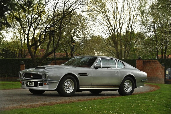 Aston Martin V8 Series 2 Sports Saloon (1973) - versteigert als Lot 250 an der Aston Martin Works Verteigerung von Bonhams am 17. Mai 2014