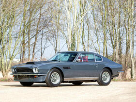 Aston Martin V8 Series 3 Sports Saloon (1975) - als Lot 057 angeboten an der Bonhams Members' Meeting Versteigerung am 16. August 2023