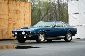 Aston Martin V8 Series 3 Sports Saloon (1977) - als Lot 142 angeboten an der Bonhams 'The Greenwich Auction" am 5. Juni 2022