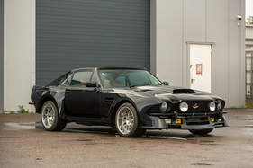 Aston Martin V8 Series 3 'Wide Body' Sports Saloon (1977) - als Lot 307 angeboten an der Bonhams Les Grandes Marques du Monde au Grand Palais Paris Versteigerung am 3. Februar 2022