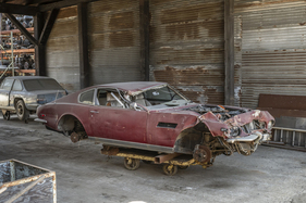 Aston Martin V8 Series III (1976) - als Lot 261 an der RM/Sotheby’s "The Junkyard - The Rudi Klein Collection" Versteigerung 2024