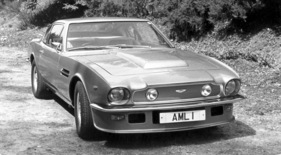 Aston Martin V8 Vantage (1978) - sah auch im Stand schnell aus