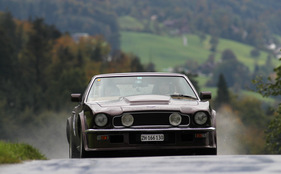 Aston Martin V8 Vantage (1986) am Michaelskreuzrennen 2011 (Startnummer 305)