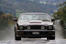 Aston Martin V8 Vantage (1986) am Michaelskreuzrennen 2011 (Startnummer 305)
