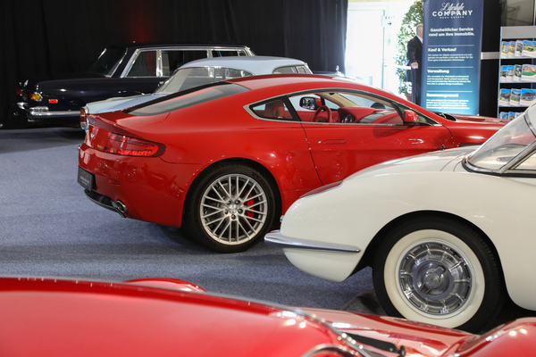 Aston Martin V8 Vantage (2009) - Lot 111 an der Oldtimer Galerie Toffen Versteigerung von Gstaad am 29. Dezember 2024