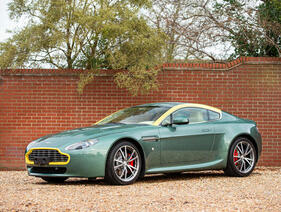 Aston Martin V8 Vantage Coupé (2010) - Lot 111 an der Bonhams Versteigerung "Les Grandes Marques du Monde à Paris" am 1. Februar 2024