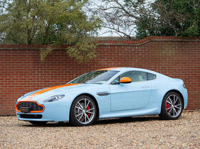 Aston Martin V8 Vantage Coupé (2010) - Lot 112 an der Bonhams Versteigerung "Les Grandes Marques du Monde à Paris" am 1. Februar 2024