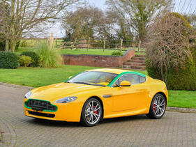 Aston Martin V8 Vantage Coupé (2010) - Lot 118 an der Bonhams Versteigerung "Les Grandes Marques du Monde à Paris" am 1. Februar 2024