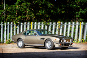 Aston Martin V8 Vantage Sports Saloon (1979) - als Lot 112 angeboten an der Bonhams Bond Street Versteigerung am 4. Dezember 2021