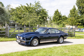 Aston Martin V8 Vantage Sports Saloon (1984) - Angeboten als Lot Nr. 211 bei der Bonhams Goodwood Revival Auction am 18. September 2021
