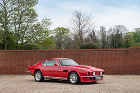 Aston Martin V8 Vantage Sports Saloon (1985) - als Lot 234 angeboten an der Bonhams Aston Martin Versteigerung am 19. Mai 2019