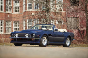Aston Martin V8 Vantage Volante Convertible (1988) - angeboten als Lot 215 an der Aston Martin Werksversteigerung von Bonhams am 9. Mai 2015