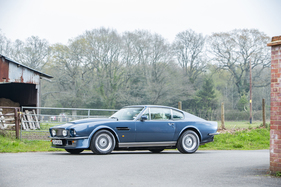 Aston Martin V8 Vantage X-Pack Sports Saloon (1987) - als Lot 215 angeboten an der Bonhams Aston Martin Versteigerung am 19. Mai 2019