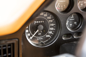 Aston Martin V8 Vantage Zagato (1983) - der Tacho bis 300 km/h war nötig