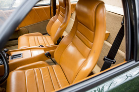 Aston Martin V8 Vantage Zagato (1983) - integrierte Kopfstützen