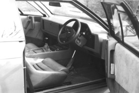Aston Martin V8 Vantage Zagato (1986) - Blick ins Interieur einer rechtsgelenkten Variante