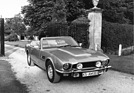 Aston Martin V8 Volante (1983) - passt perfekt in die Schlosseinfahrt