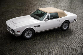 Aston Martin V8 Volante Cabriolet (1984) - angeboten als Lot 363 an der Bonhams-Versteigerung im Grand Palais Paris am 4. Februar 2016