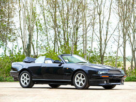 Aston Martin V8 Volante LWB Convertible (1999) - Lot 250 an der Bonhams Goodwold Festival of Speed Versteigerung am 14. Juli 2023