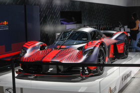 Aston Martin Valkyrie (2024) - in auffälliger Lackierung - 38. Auto Zürich 2025