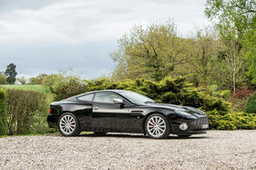 Aston Martin Vanquish 2+2 Coupé (2004) - als Lot 214 an der Bonhams Aston Martin Versteigerung am 2. Juni 2018 angeboten