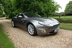 Aston Martin Vanquish Coupé (2004) - als Lot 223 an der Bonhams Aston Martin Versteigerung am 2. Juni 2018 angeboten