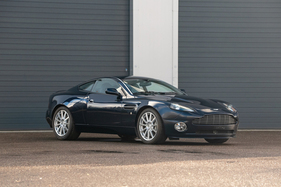 Aston Martin Vanquish S Coupé (2005) - als Lot 210 angeboten an der Bonhams Les Grandes Marques du Monde au Grand Palais Paris Versteigerung am 3. Februar 2022