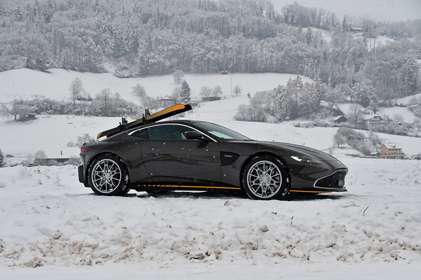 Aston Martin Vantage 007 Edition (2021) - als Lot 123 an der "Gstaad Classic Car Auction" der Oldtimer Galerie Toffen am 29 Dezember 2023