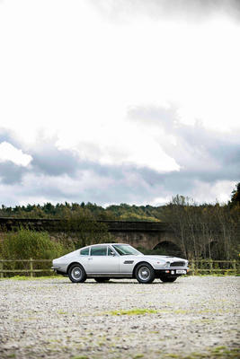 Aston Martin Vantage 4.2-Litre Sports Saloon (1973) - als Lot 123 an der Bond Street Versteigerung von Bonhams am 2. Dezember 2017