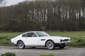 Aston Martin Vantage Sports Saloon (1973) - angeboten als Lot 239 an der Aston Martin Werksversteigerung von Bonhams am 9. Mai 2015