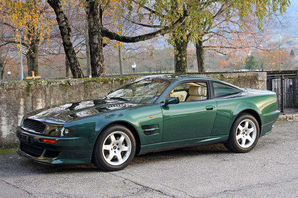 Aston Martin Vantage V550 (1994) - als Lot 143 an der "Gstaad Classic Car Auction" der Oldtimer Galerie Toffen am 29 Dezember 2023