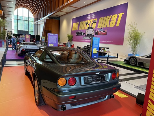 Aston Martin Vantage V600 (1998) – Ausstellung "Supercars of the 90s" im Louwman-Museum