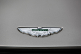 Aston Martin Virage (1990) - Aston-Markenzeichen auf dem Bug