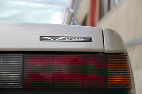 Aston Martin Virage (1990) - Heckleuchten und Virage-Zeichen