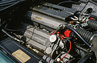 Aston Martin Virage (1990) - Vorserienvariante, der Motor wirkt noch unfertig