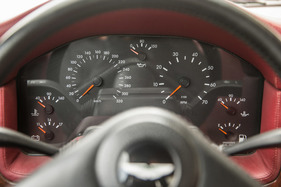 Aston Martin Virage (1990) - alle Informationsbedürfnisse werden hier gestillt