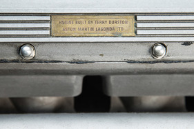 Aston Martin Virage (1990) - hier übernimmt jemand Verantwortung für die Funktionstüchtigkeit des Motors