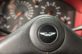 Aston Martin Virage (1990) - kleines Logo im Lenkrad