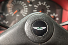 Aston Martin Virage (1990) - kleines Logo im Lenkrad