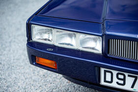 Aston Martin Virage Prototype (1986) – Zwei zu eins: die äussere Leuchte ist fürs Abblendlicht, die beiden Inneren fürs Fernlicht