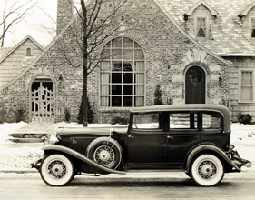 Auburn 8-98 (1931) - Sedan with optional wire wheels