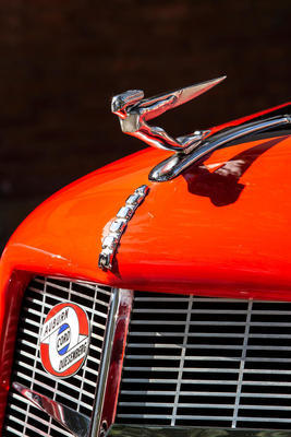 Auburn 851 Supercharged Boattail Speedster (1935) - Auburn Kühlerfigur - Fussgängerschutz war damals noch kein Thema