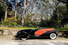 Auburn 851 Supercharged Boattail Speedster (1935) - Die Lackierung unterstreicht die Tropfenform Auburn 851 Supercharged Boattail Speedster (1935) - Die Lackierung unterstreicht die Tropfenform