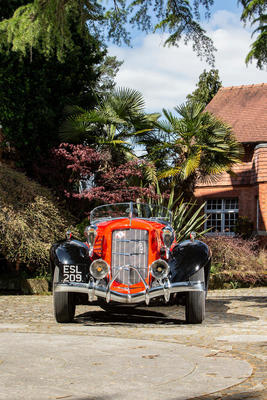 Auburn 851 Supercharged Boattail Speedster (1935) - Imposante Front mit mächtigem Kühlergrill