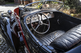 Auburn 851 Supercharged Boattail Speedster (1935) - Sportliches Cockpit mit etwas Patina Auburn 851 Supercharged Boattail Speedster (1935) - Sportliches Cockpit mit etwas Patina