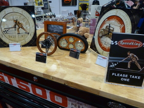 Auch Automobilia wird an der Race Retro gerne gehandelt